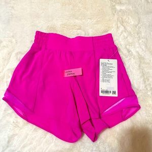 NEW 🍋 Lululemon 🍋 RARE Hotty Hot HR 4” Shorts, SZ 4 l, w/ Holographic logo 🌟